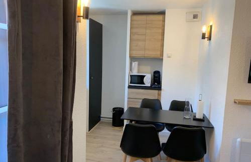 "La clé dorée" Studio balcon ensoleillé Vue montagne wifi - Photo 9