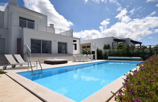 Villa in Foz do Arelho With Pool & Beach - Foto 1