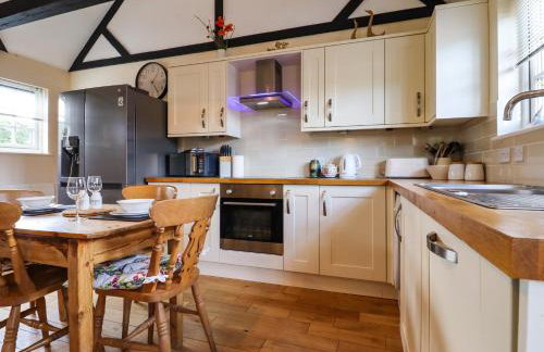 White Hart Stables - Photo 14