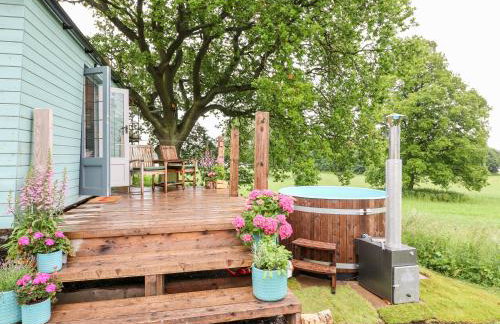 The Lazy Mare by The Water - Foto 1