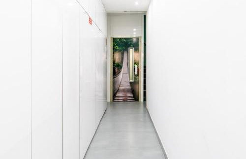 Sleek Apartment with Balcony by HostWise - Foto 24