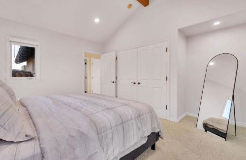 Luxury Retreat with Private Yard close to Beaches and FIFA Sleeps 10 - Foto 14