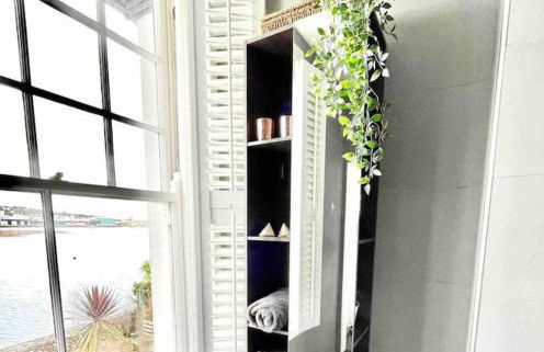 A unique and spacious river front property - Foto 45