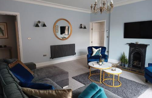 The West Wing at Eriviat Hall Hot Tub - Photo 69