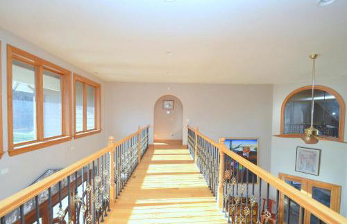 Redbud Keep - Unique Features, Movie Set Decor, Grill, Wifi, Family Friendly, Hiking, Billiard Table, Movie Theater Room, Fireplace, Golfing, View, 2 King Beds - Foto 44