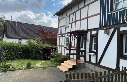 120 Jahre altes Fachwerkhaus - Foto 1