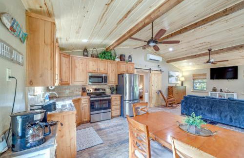 Clayton Cabin with Wraparound Deck Steps to Lake! - Foto 7