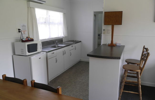 Raglan Palm Beach Motel - Photo 20