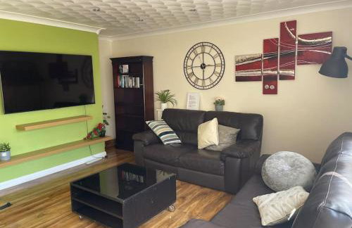 5 Bedroom House by monishortlets - Foto 79