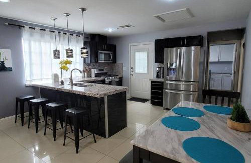 K - Fully remodeled and professionally decorated - Foto 9