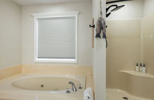 LKJ - Lakefront Home, Hot tub, Fire Pit, Games and Movie Room! - Foto 63