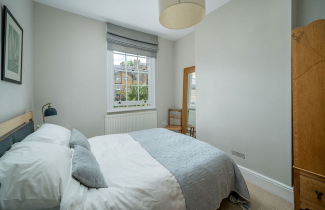 JOIVY Contemporary 2-Bed House W/ Private Garden - Foto 3