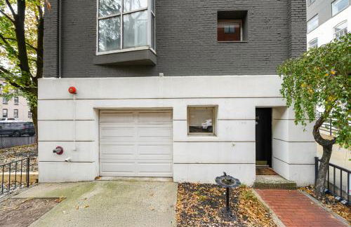 Modern 3BR Townhouse with Private Rooftop & Parking Minutes to NYC - Foto 50