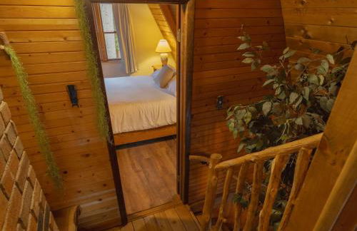 Enchanting River- Water Front A-Frame Cabin - Foto 18