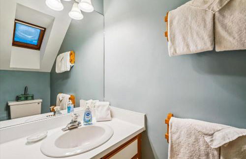 Highridge B14 Enjoy the view ski back trail shuttle service sports center - Photo 26