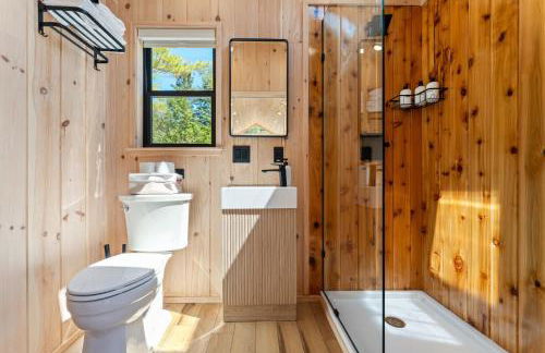 Aurora Nook-Cabin with Shower & Queen Bed - Foto 11