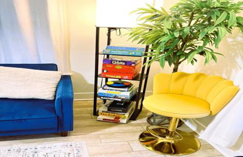 4BR Boutique Coastal Home, Walk to Beach and The Strand, Sleeps 10 - Foto 29