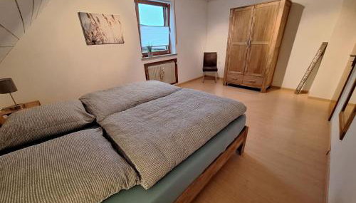 Gemütliches Ferienhaus in Schnaid mit zwei separaten und geräumigen Wohnungen - ausgestattet mit je einer großen Küche, zwei Schlafzimmern und einem Badezimmer - Foto 5, wardrobe