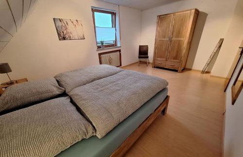 Gemütliches Ferienhaus in Schnaid mit zwei separaten und geräumigen Wohnungen - ausgestattet mit je einer großen Küche, zwei Schlafzimmern und einem Badezimmer - Foto 5