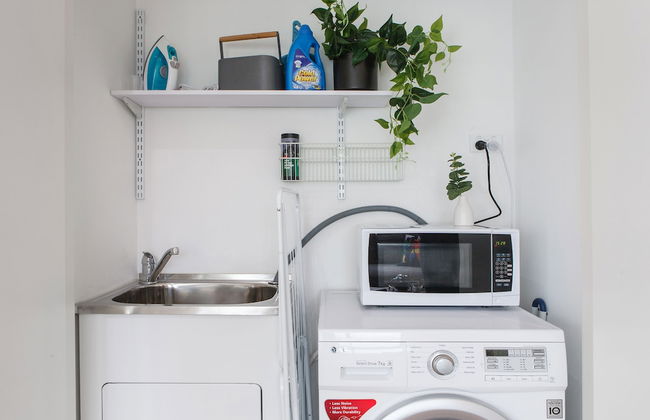 Heart of Highett Apartment by Ready Set Host - Foto 18