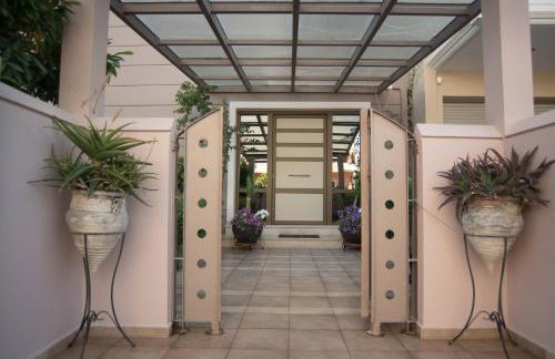 Maria's Rose Garden - Photo 4