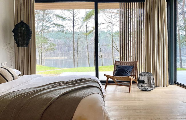 The Lake. Unique Waterfront Villa - Photo 3