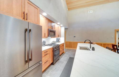 Luxe Valley Home with Sauna and Hot Tub Near Mazama - Foto 8