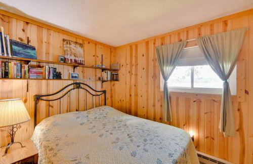 Lakefront Retreat with Pedal Boat and Dock in Kalkaska - Foto 11