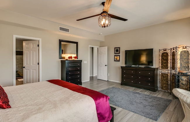 Spectacular Golf Course Home With Pool and Views! - Photo 9