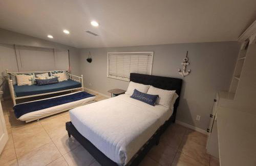 Spacious 4BR w/ Pool, Spa, Mini Golf & Game Lounge - Foto 25