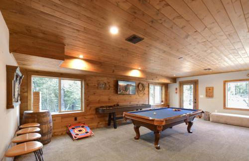 One of a Kind Cabin, Covered Deck, Spa, and Games - Foto 44