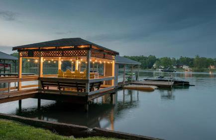 Lucky's Lake House by Avantstay Private Lake Bar - Photo 2