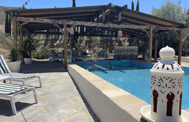 Miluna Oasis Suites - Sleeps4-pool-mountainview - Foto 9