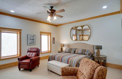 Spacious McArthur Home Private Hot Tub and Pond! - Photo 13