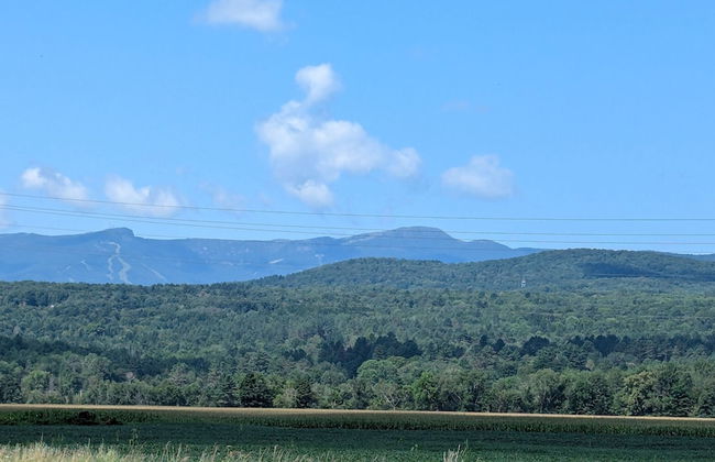 Stowe Retreat Mountain Views & Fenced Backyard by RedAwning - Foto 26