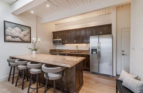 1 Block to Gondola Updated Top-Floor 2BR 2BA - Foto 21