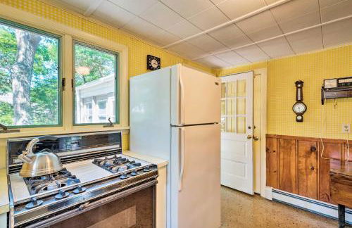 Cape Cod House with Grill and Yard - Drive to Beach! - Foto 8