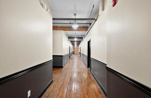 Beautiful 'Rose Themed' Loft Near Downtown Detroit apts - Foto 28