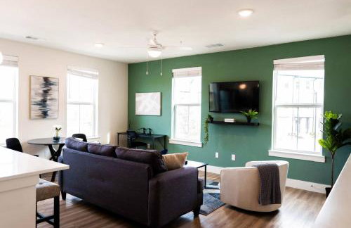 Refined Living in a Vibrant Locale Dream Stay - Photo 6