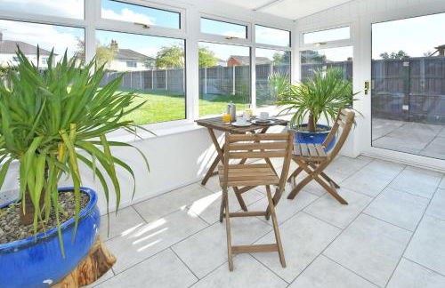 Orion House - sleeps 6, driveway, garden - Photo 36