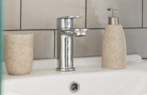 Home from Home 4 Bed - Ideal for Workers & Great for Groups, FREE Parking, Spacious, Pet Friendly Netflix - Foto 34