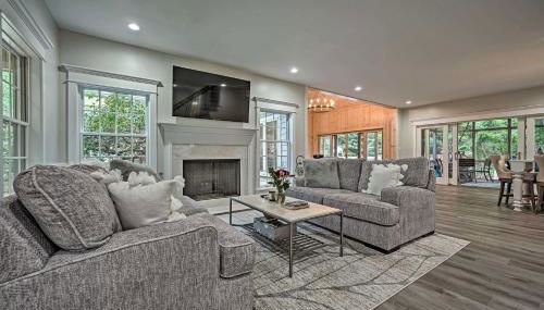 Luxury Family Home with Deck, Swim Spa and Grill! - Foto 4