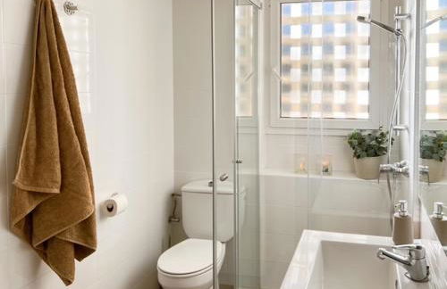 Beachfront, Sea views, Terrace and Parking! - Foto 12