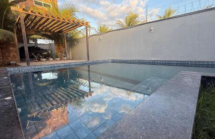 Espaçosa casa com Piscina para até 15 hóspedes - Foto 11