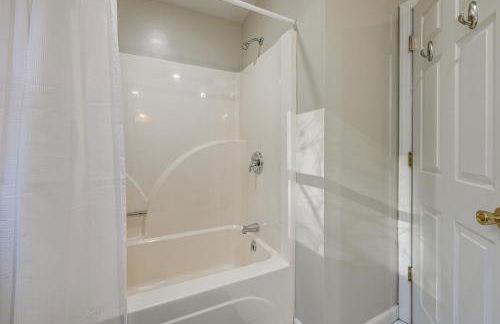 Fire Pit and Porch Rustic Retreat in North Carolina - Foto 22