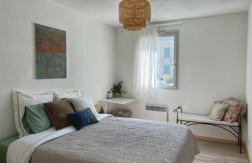 La Voulzie Appartement - Proche centre avec parking privé - Foto 23