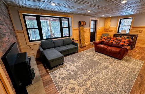 5R Cozy log chalet in fantastic location. Ski, snowshoe, fish, explore! AC, pet friendly! - Photo 14