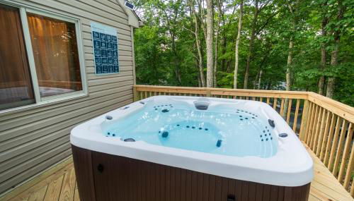 Harmony Hill Stylish 4bd Mountain Retreat, Hot Tub, Games - Photo 2