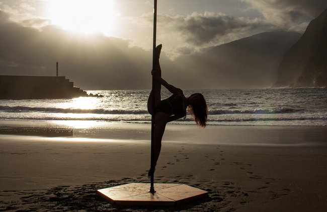 Black Sand Beach Sunrise Pole Dance Sesión de fotos y vídeo de drones - Foto 3
