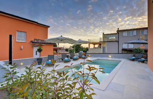 Top Villa mit privatem Pool, WLAN, Sonnenliegen, Terrasse und eigenem Grillbereich - Foto 2